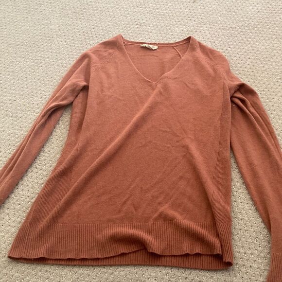 Orange sweater perfect for fall! - Picture 1 of 3